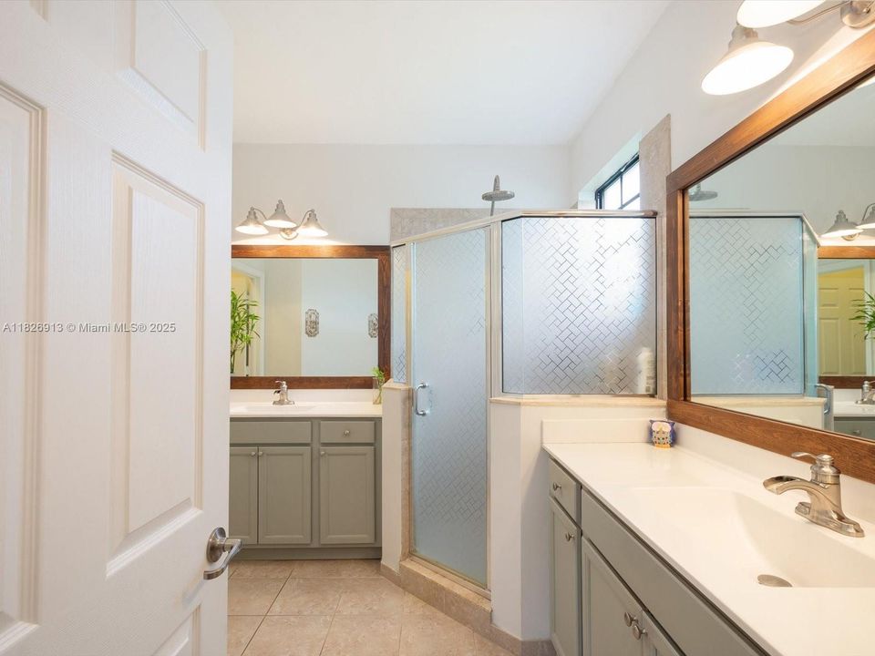 最近售出: $450,000 (3 贝兹, 2 浴室, 1668 平方英尺)