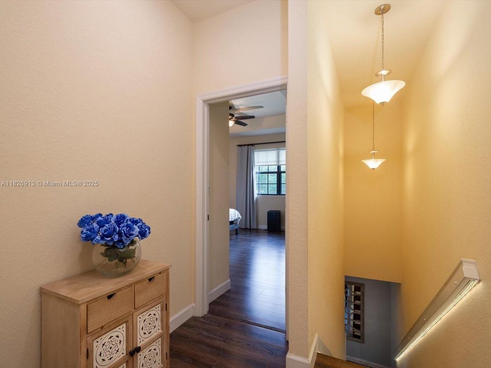 最近售出: $450,000 (3 贝兹, 2 浴室, 1668 平方英尺)