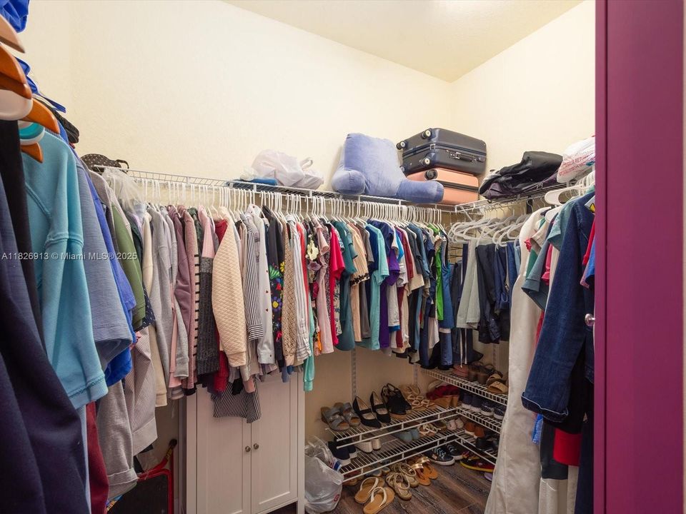 最近售出: $450,000 (3 贝兹, 2 浴室, 1668 平方英尺)