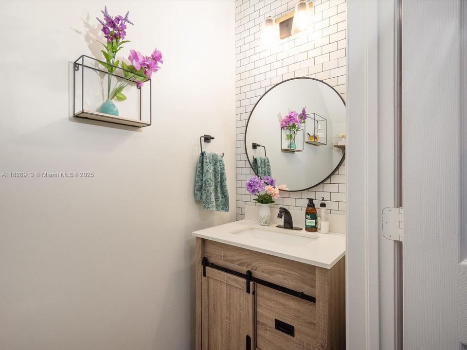 最近售出: $450,000 (3 贝兹, 2 浴室, 1668 平方英尺)