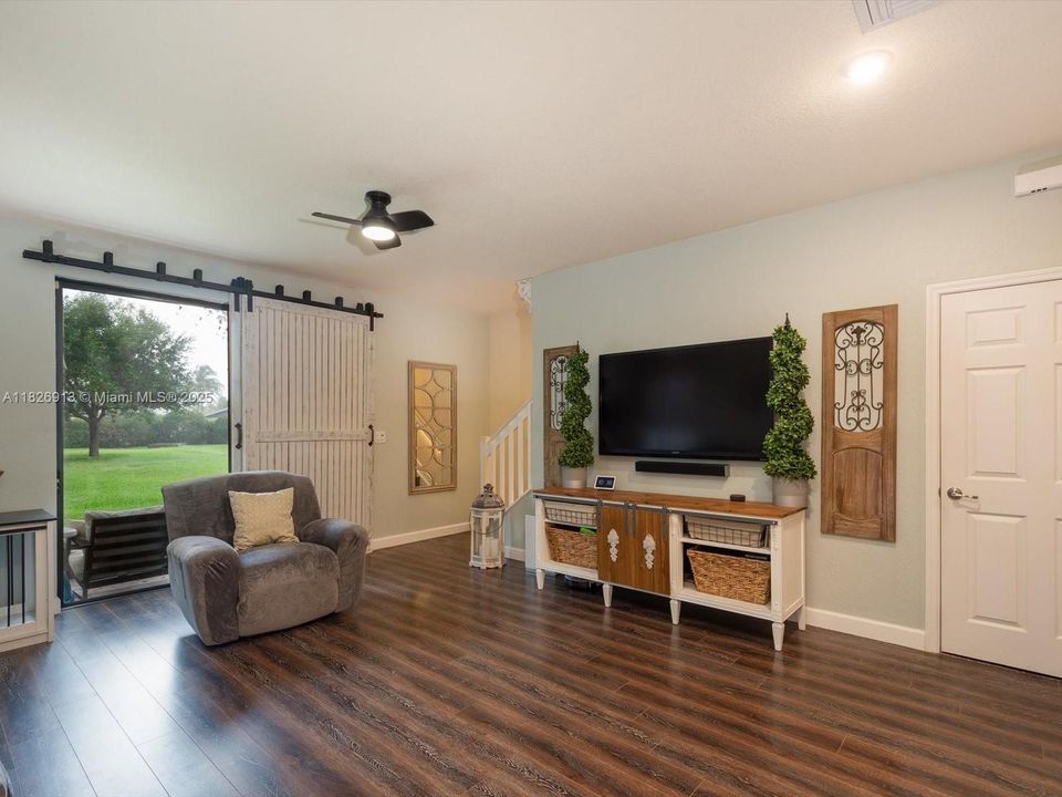 最近售出: $450,000 (3 贝兹, 2 浴室, 1668 平方英尺)