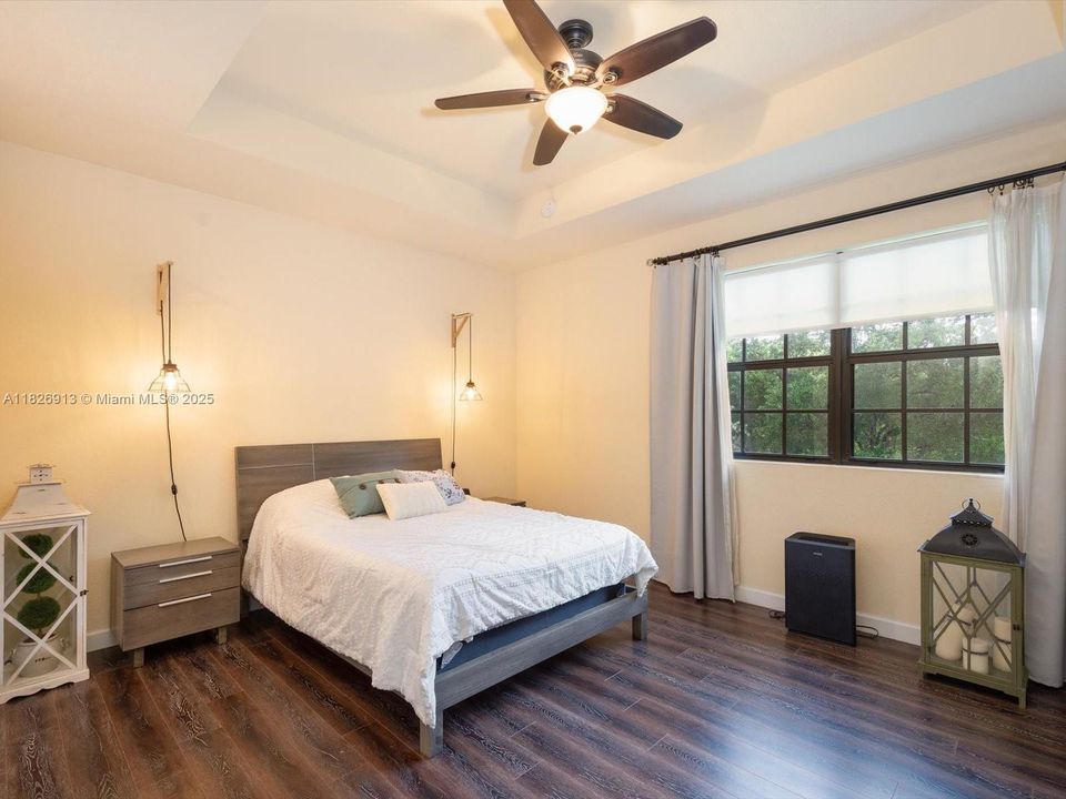 最近售出: $450,000 (3 贝兹, 2 浴室, 1668 平方英尺)