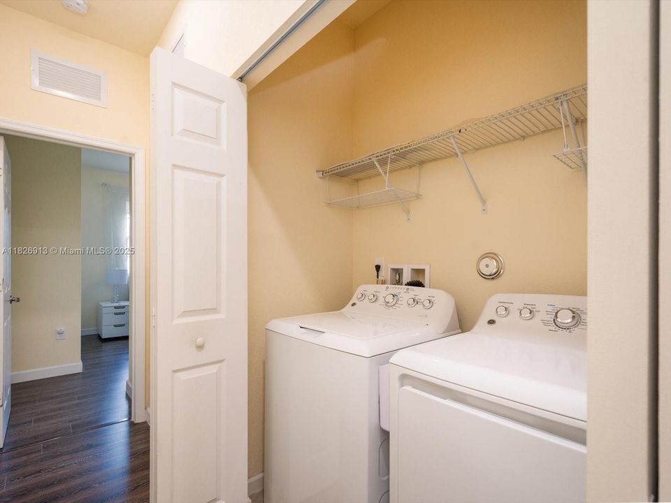 最近售出: $450,000 (3 贝兹, 2 浴室, 1668 平方英尺)