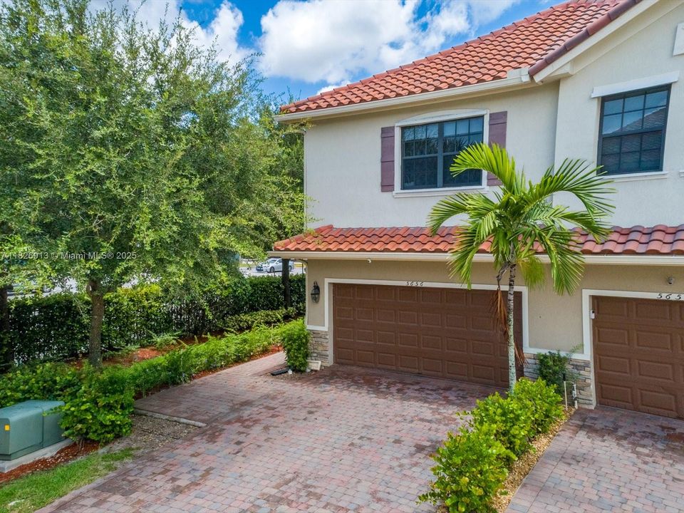 最近售出: $450,000 (3 贝兹, 2 浴室, 1668 平方英尺)