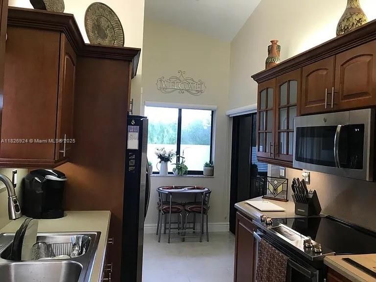 Vendido Recientemente: $375,000 (2 camas, 2 baños, 1090 Pies cuadrados)