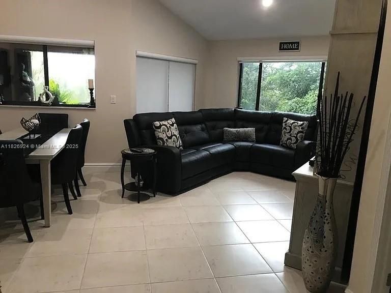 Vendido Recientemente: $375,000 (2 camas, 2 baños, 1090 Pies cuadrados)