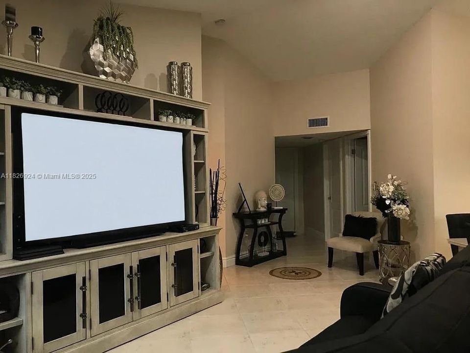 Vendido Recientemente: $375,000 (2 camas, 2 baños, 1090 Pies cuadrados)