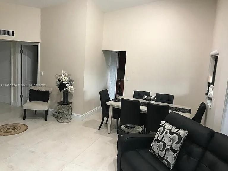 Vendido Recientemente: $375,000 (2 camas, 2 baños, 1090 Pies cuadrados)