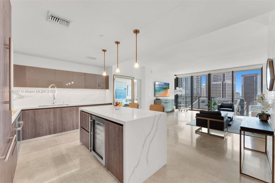 Недавно продано: $760,000 (1 спален, 1 ванн, 994 Квадратных фут)