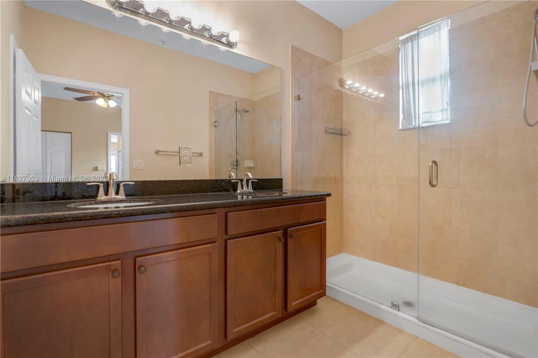 最近售出: $515,000 (3 贝兹, 3 浴室, 1712 平方英尺)