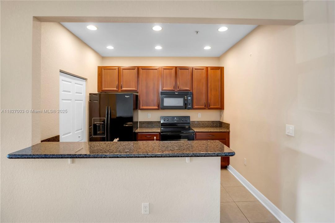 最近售出: $515,000 (3 贝兹, 3 浴室, 1712 平方英尺)