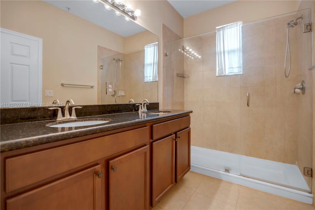 最近售出: $515,000 (3 贝兹, 3 浴室, 1712 平方英尺)