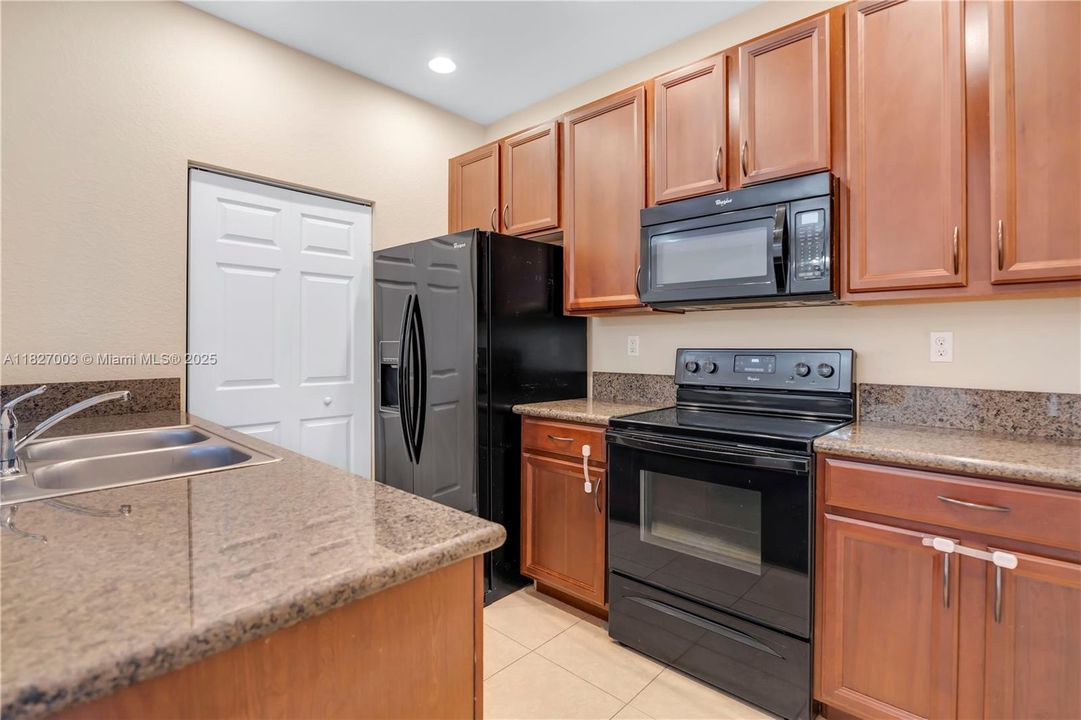 最近售出: $515,000 (3 贝兹, 3 浴室, 1712 平方英尺)