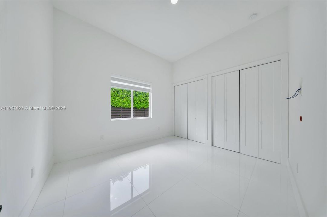 Под контрактом: $9,900 (5 спален, 4 ванн, 3322 Квадратных фут)