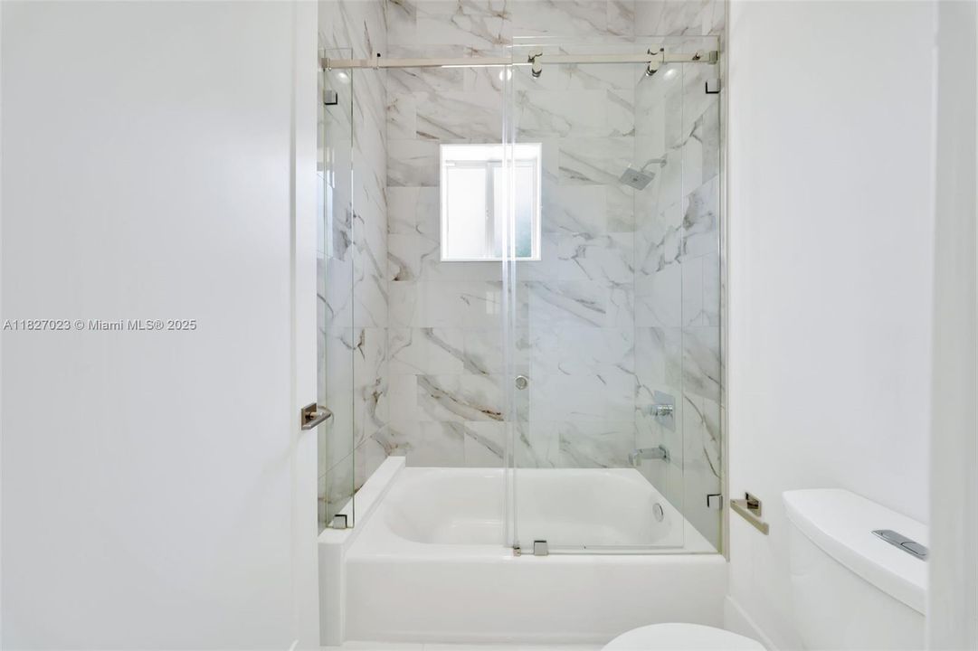 Под контрактом: $9,900 (5 спален, 4 ванн, 3322 Квадратных фут)