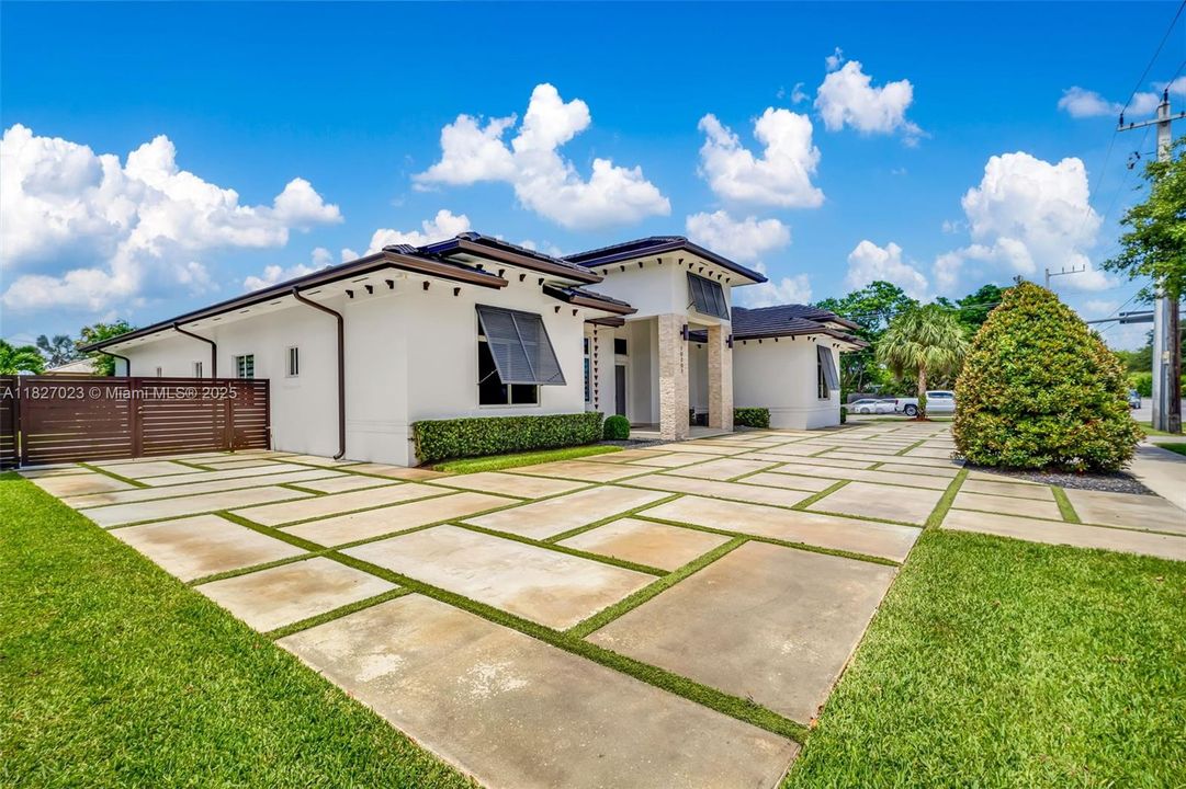 Под контрактом: $9,900 (5 спален, 4 ванн, 3322 Квадратных фут)