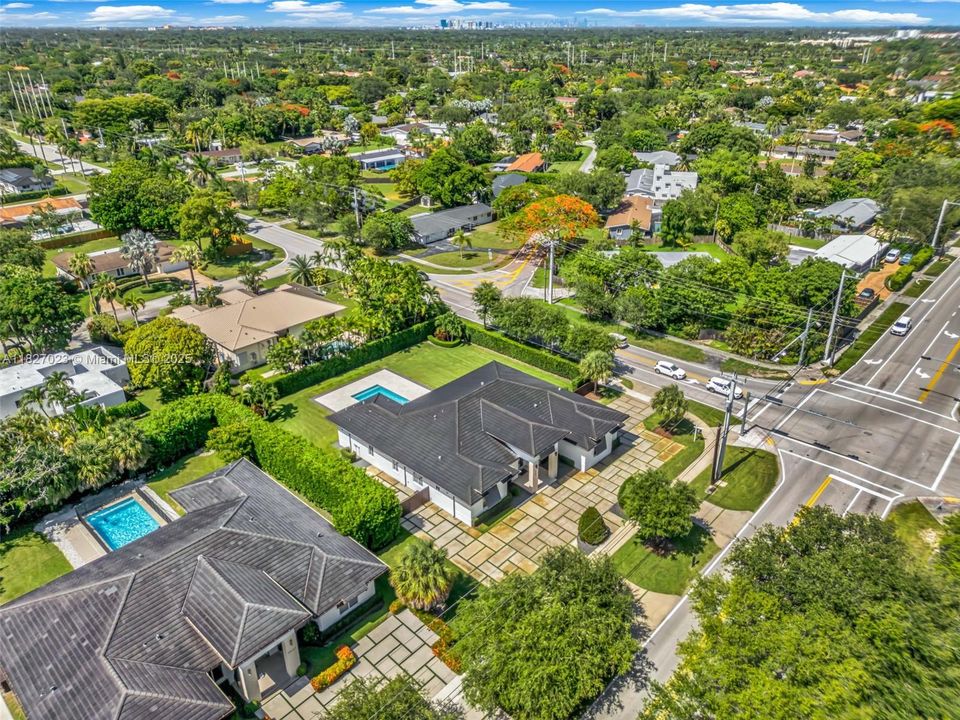 Под контрактом: $9,900 (5 спален, 4 ванн, 3322 Квадратных фут)