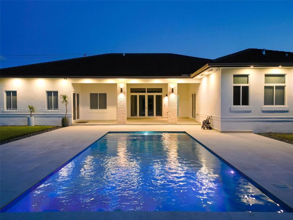 Под контрактом: $9,900 (5 спален, 4 ванн, 3322 Квадратных фут)