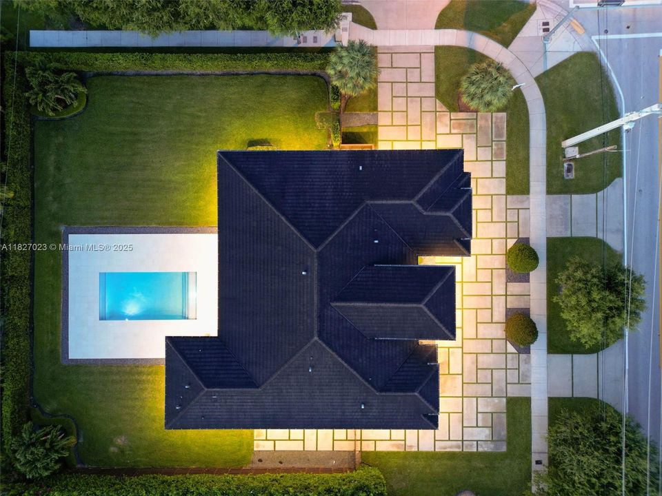 Под контрактом: $9,900 (5 спален, 4 ванн, 3322 Квадратных фут)