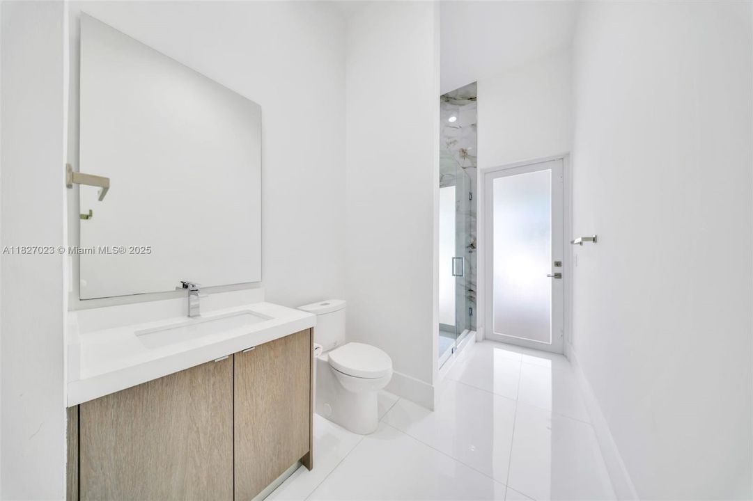 Под контрактом: $9,900 (5 спален, 4 ванн, 3322 Квадратных фут)