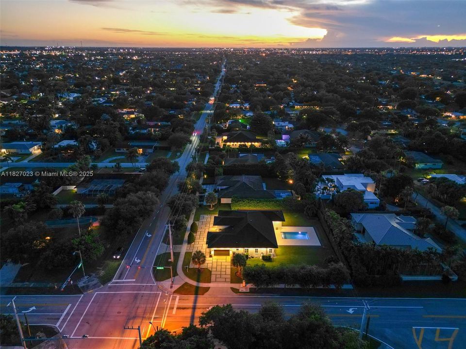 Под контрактом: $9,900 (5 спален, 4 ванн, 3322 Квадратных фут)