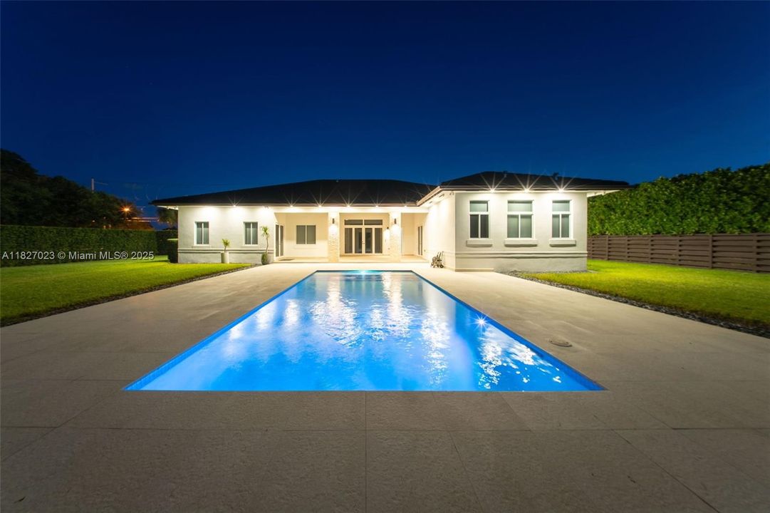 Под контрактом: $9,900 (5 спален, 4 ванн, 3322 Квадратных фут)