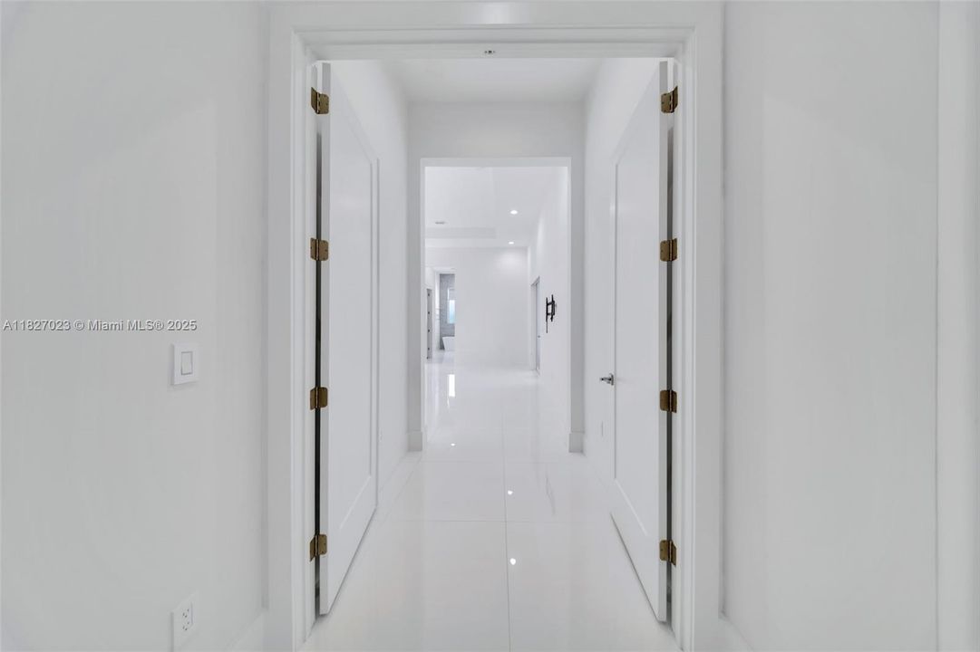 Под контрактом: $9,900 (5 спален, 4 ванн, 3322 Квадратных фут)