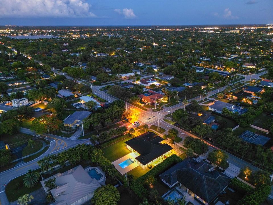 Под контрактом: $9,900 (5 спален, 4 ванн, 3322 Квадратных фут)