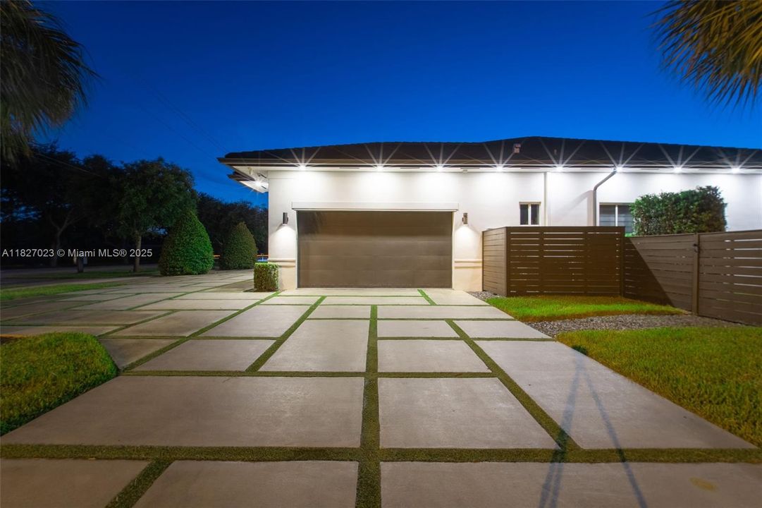 Под контрактом: $9,900 (5 спален, 4 ванн, 3322 Квадратных фут)