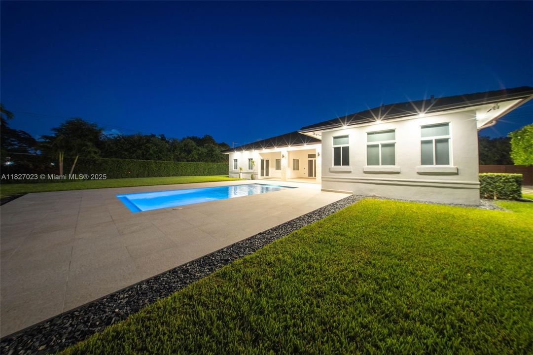 Под контрактом: $9,900 (5 спален, 4 ванн, 3322 Квадратных фут)