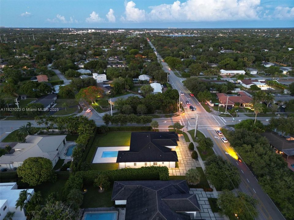 Под контрактом: $9,900 (5 спален, 4 ванн, 3322 Квадратных фут)