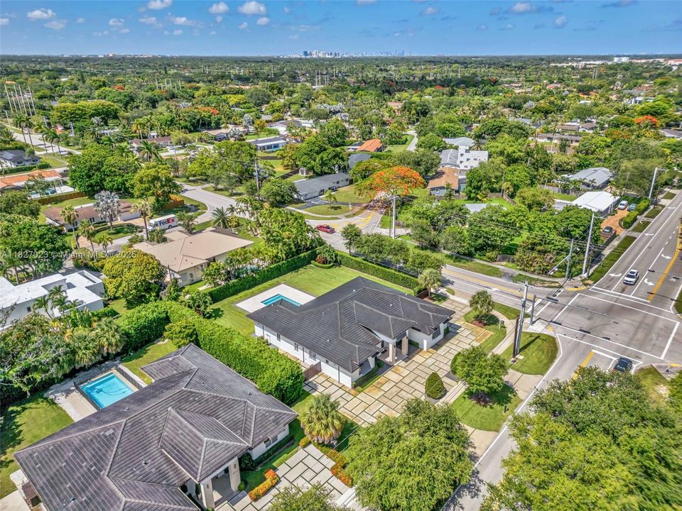 Под контрактом: $9,900 (5 спален, 4 ванн, 3322 Квадратных фут)