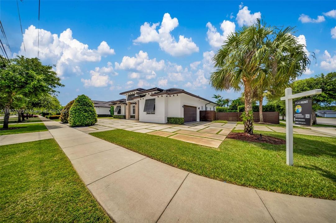 Под контрактом: $9,900 (5 спален, 4 ванн, 3322 Квадратных фут)