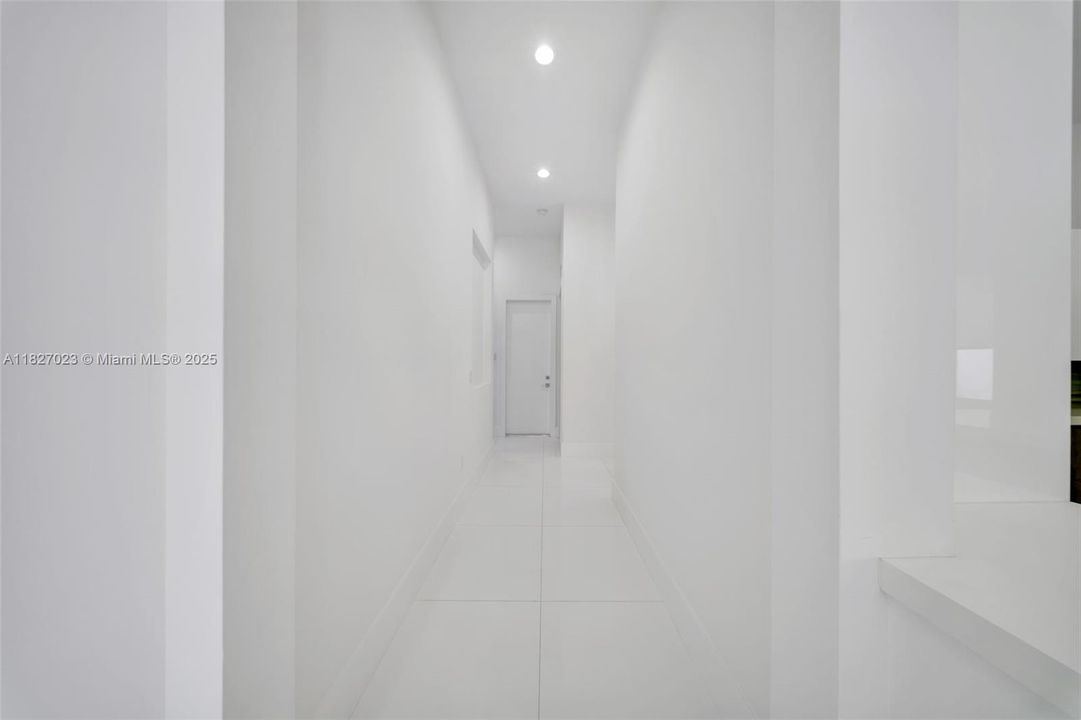 Под контрактом: $9,900 (5 спален, 4 ванн, 3322 Квадратных фут)