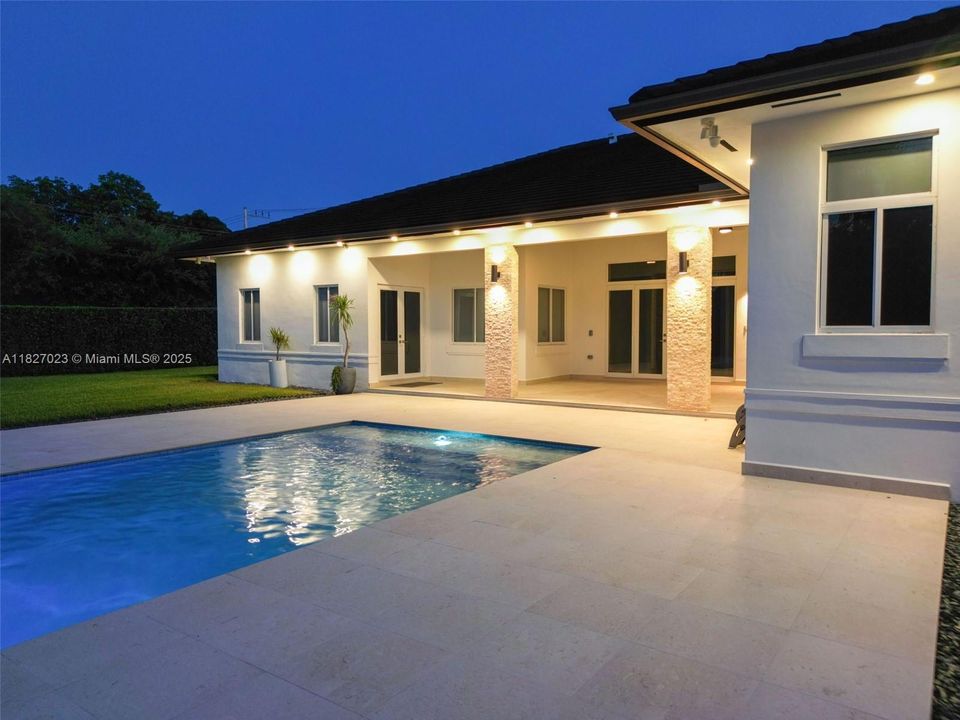 Под контрактом: $9,900 (5 спален, 4 ванн, 3322 Квадратных фут)