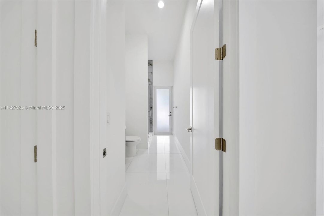 Под контрактом: $9,900 (5 спален, 4 ванн, 3322 Квадратных фут)