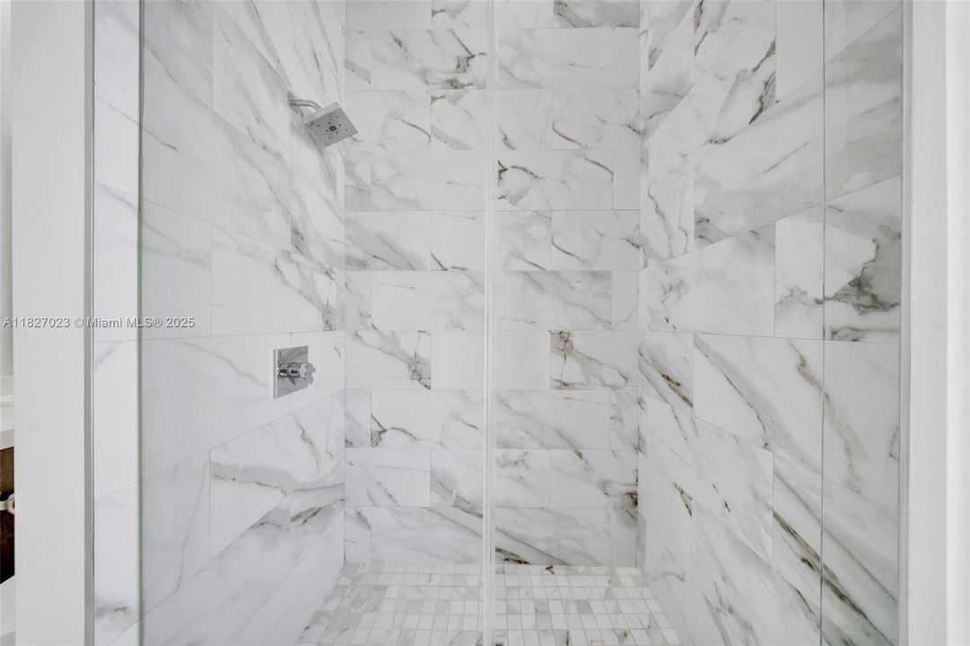 Под контрактом: $9,900 (5 спален, 4 ванн, 3322 Квадратных фут)