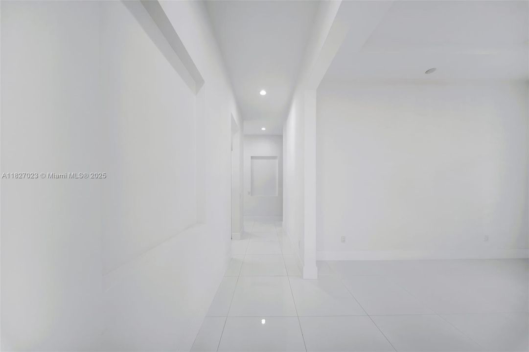 Под контрактом: $9,900 (5 спален, 4 ванн, 3322 Квадратных фут)