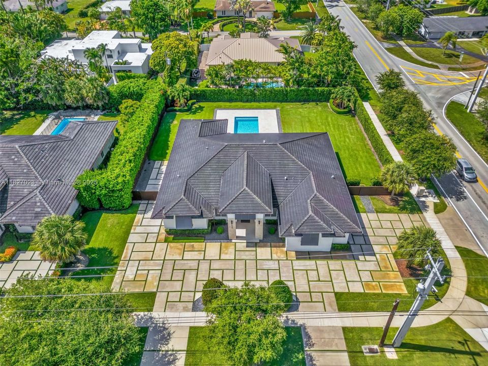 Под контрактом: $9,900 (5 спален, 4 ванн, 3322 Квадратных фут)