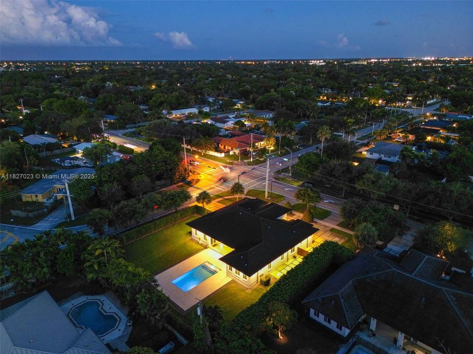 Под контрактом: $9,900 (5 спален, 4 ванн, 3322 Квадратных фут)