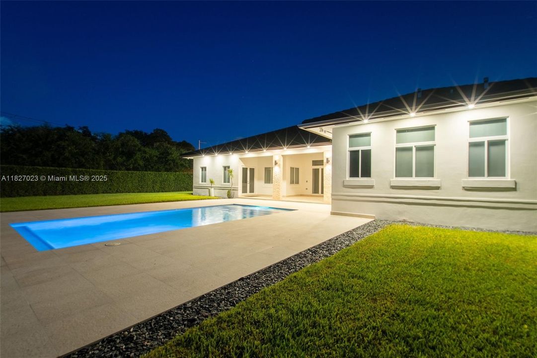 Под контрактом: $9,900 (5 спален, 4 ванн, 3322 Квадратных фут)