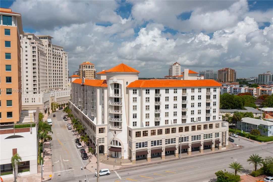 Vendido Recientemente: $580,000 (2 camas, 2 baños, 1114 Pies cuadrados)