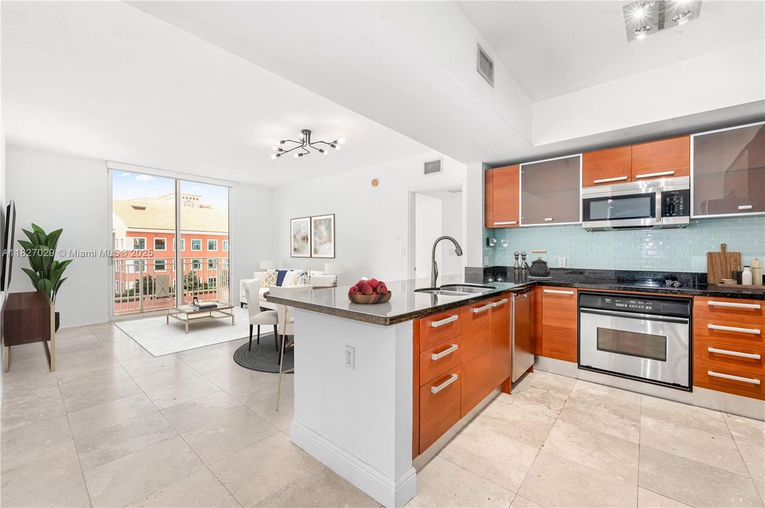 Vendido Recientemente: $580,000 (2 camas, 2 baños, 1114 Pies cuadrados)