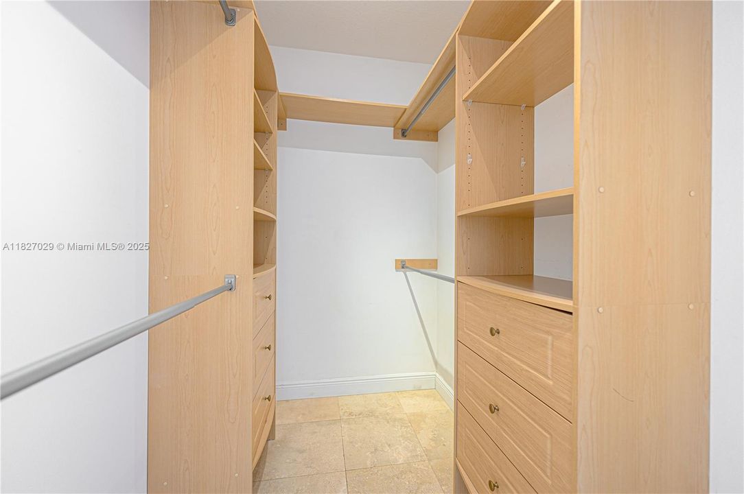 Vendido Recientemente: $580,000 (2 camas, 2 baños, 1114 Pies cuadrados)