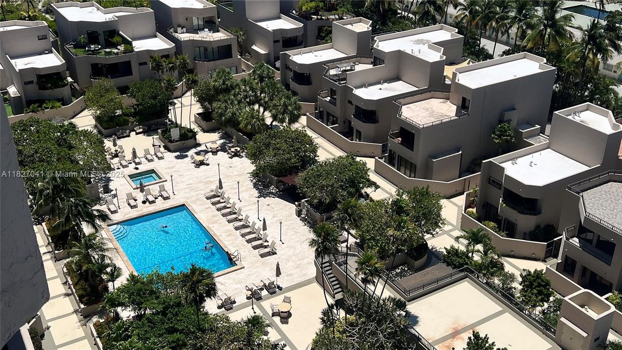 Recently Rented: $10,000 (3 beds, 3 baths, 2176 Square Feet)