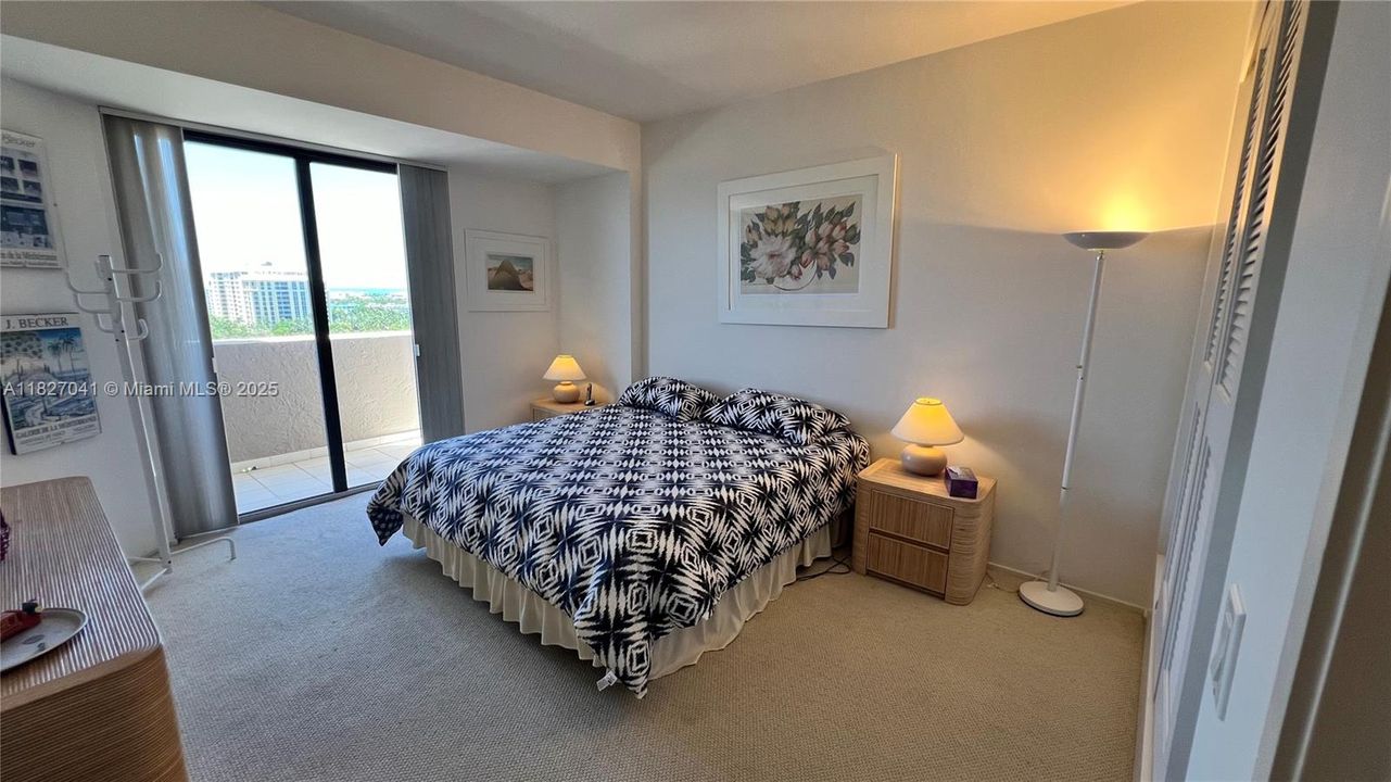 Recently Rented: $10,000 (3 beds, 3 baths, 2176 Square Feet)