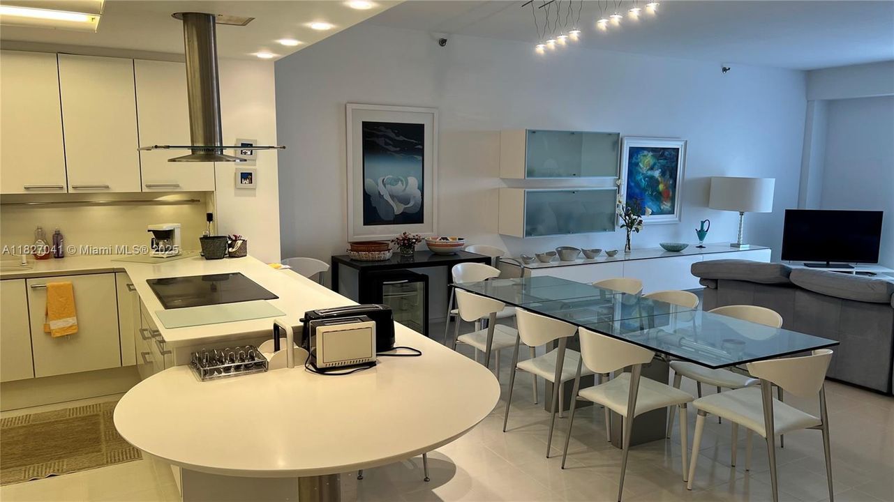 Recently Rented: $10,000 (3 beds, 3 baths, 2176 Square Feet)