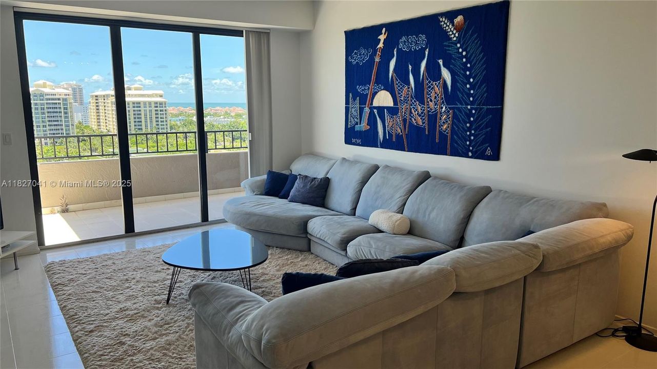 Recently Rented: $10,000 (3 beds, 3 baths, 2176 Square Feet)