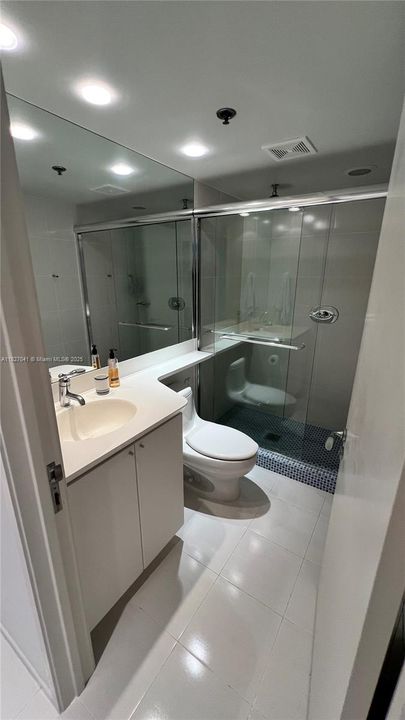 Recently Rented: $10,000 (3 beds, 3 baths, 2176 Square Feet)