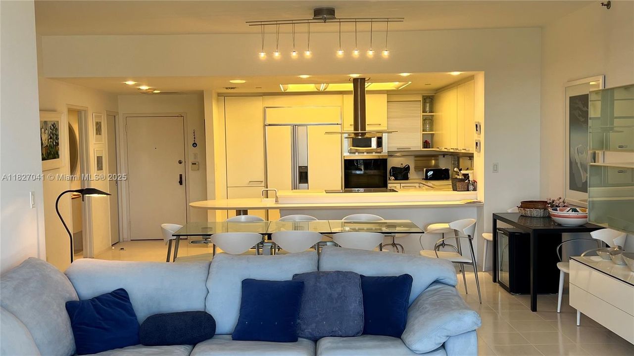 Recently Rented: $10,000 (3 beds, 3 baths, 2176 Square Feet)